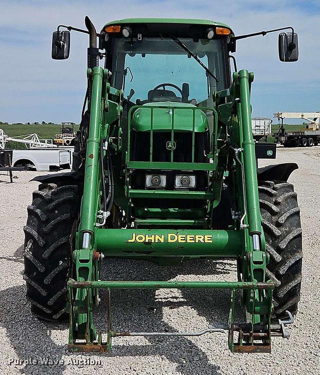 Image of John Deere 7230 equipment image 1