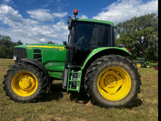Image of John Deere 7230 equipment image 2