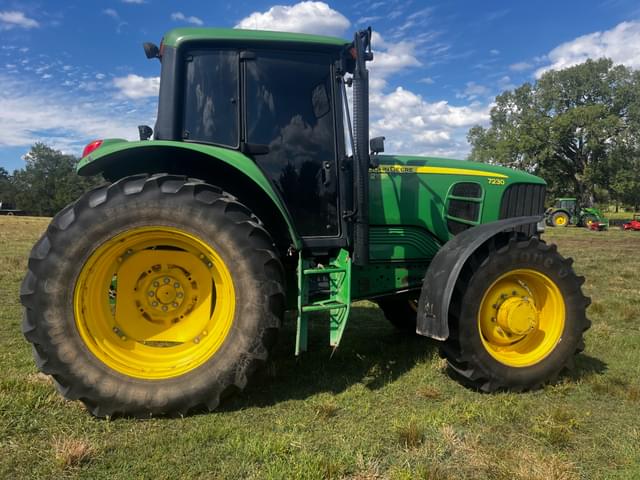 Image of John Deere 7230 equipment image 4