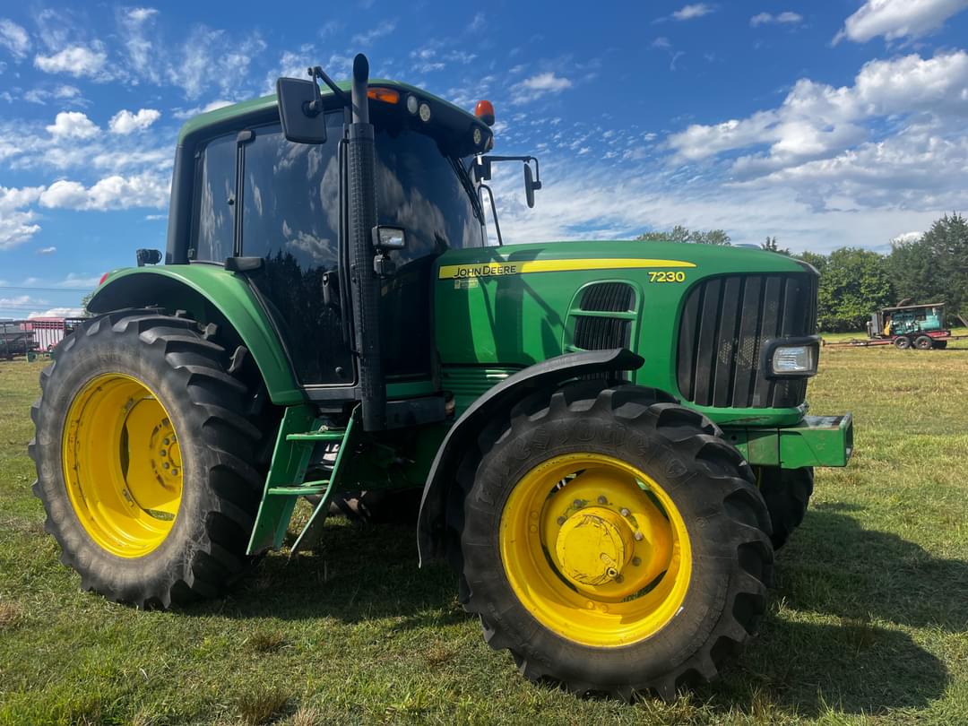 Image of John Deere 7230 Primary image