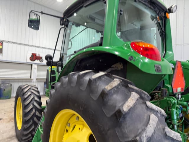 Image of John Deere 7230 equipment image 4