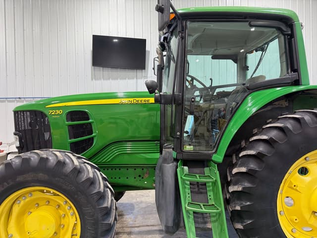 Image of John Deere 7230 equipment image 3