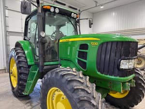 John Deere 7230 Image