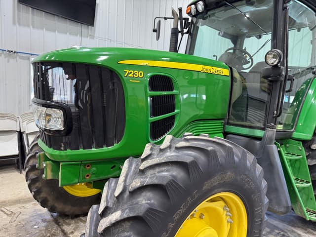 Image of John Deere 7230 equipment image 1