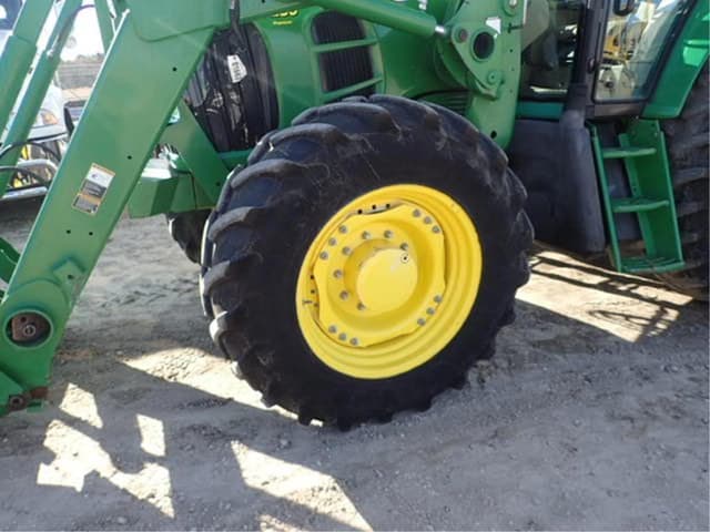 Image of John Deere 7230 equipment image 3
