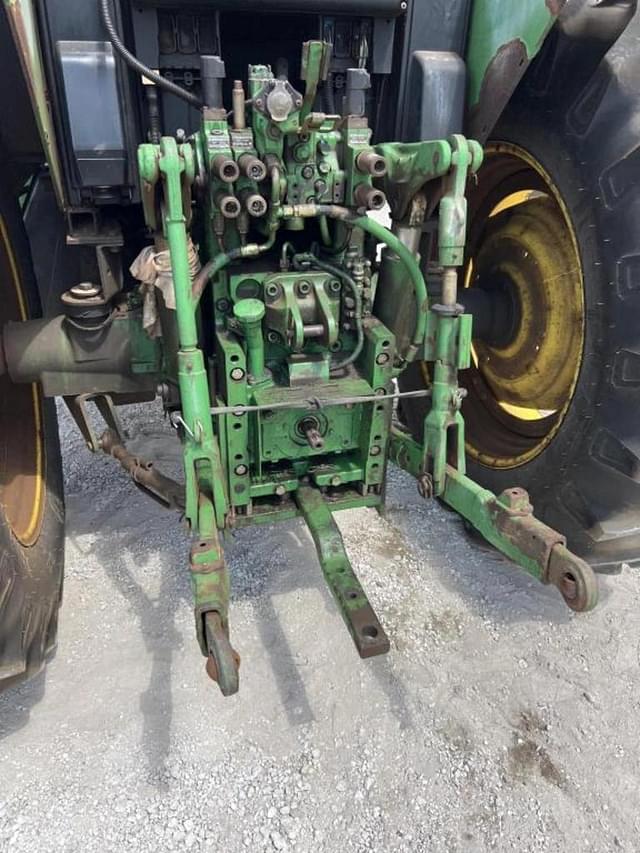 Image of John Deere 7230 equipment image 2