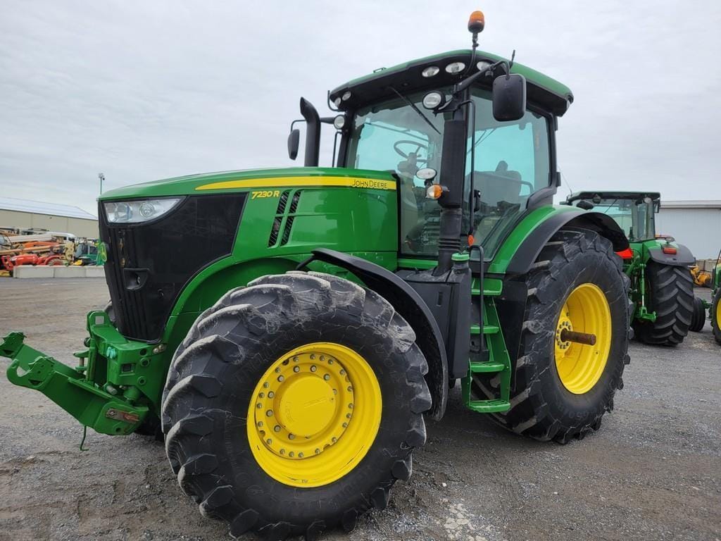 John Deere 7230R Equipment Image0