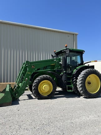 John Deere 7230R Equipment Image0