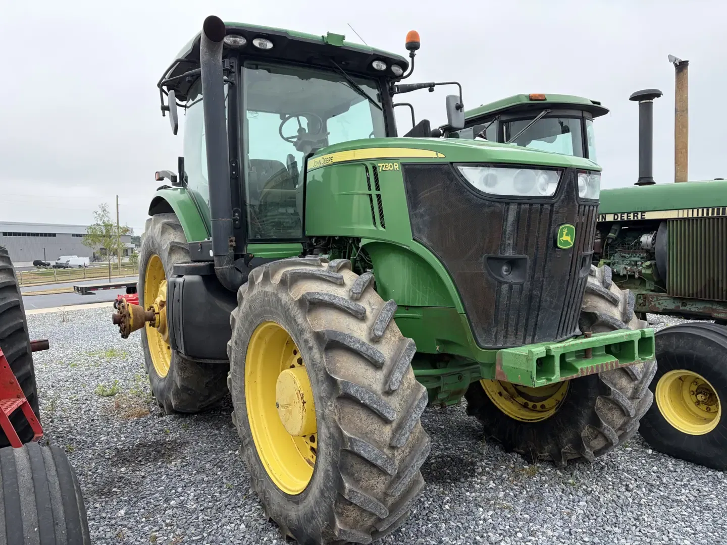 John Deere 7230R Equipment Image0