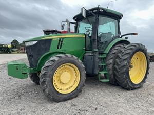 John Deere 7230R Image
