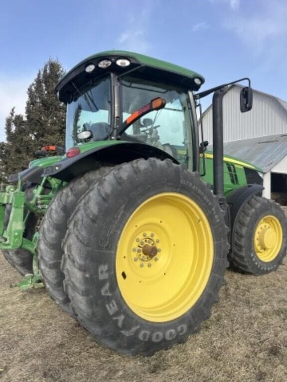 Image of John Deere 7230R equipment image 2