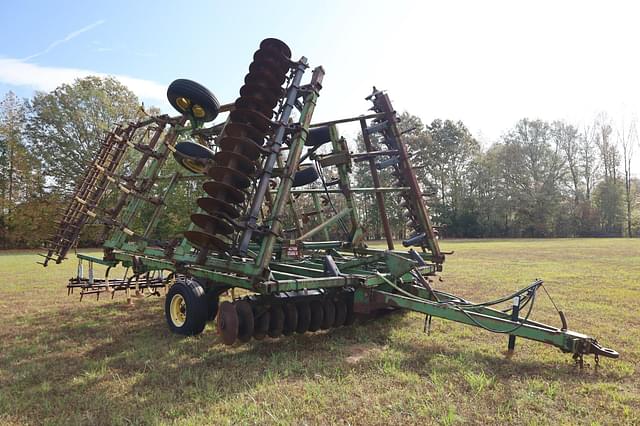 Image of John Deere 724 equipment image 1