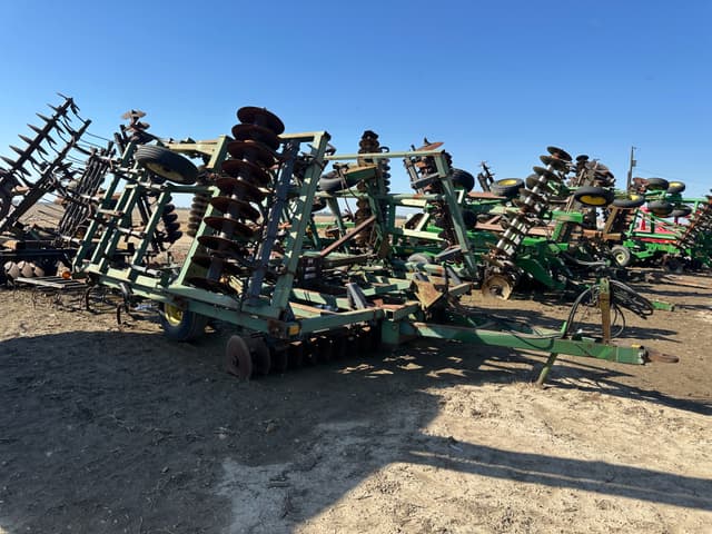 Image of John Deere 724 equipment image 1