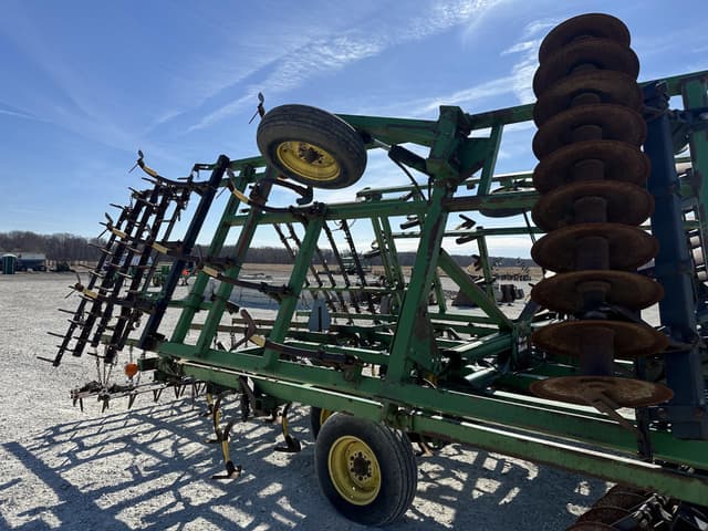 Image of John Deere 724 equipment image 2