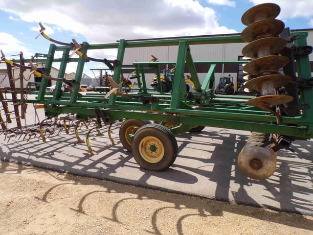 Image of John Deere 724 equipment image 1