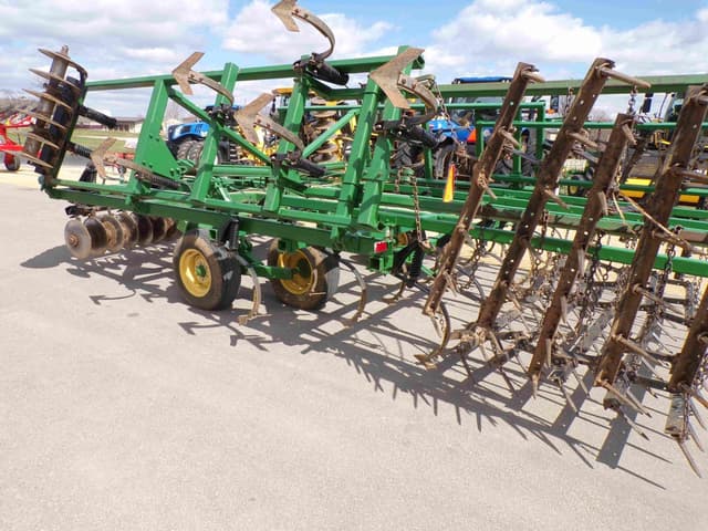 Image of John Deere 724 equipment image 3