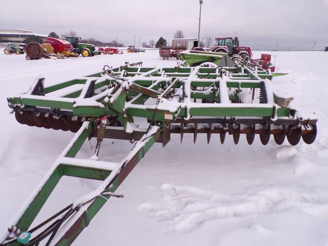 Image of John Deere 724 equipment image 2