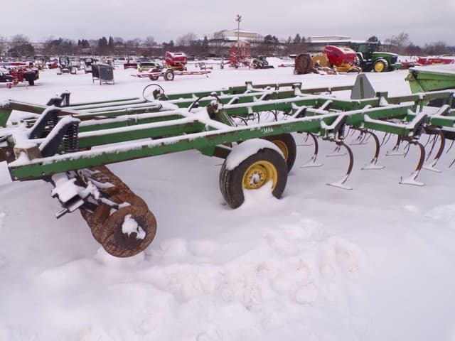 Image of John Deere 724 equipment image 3