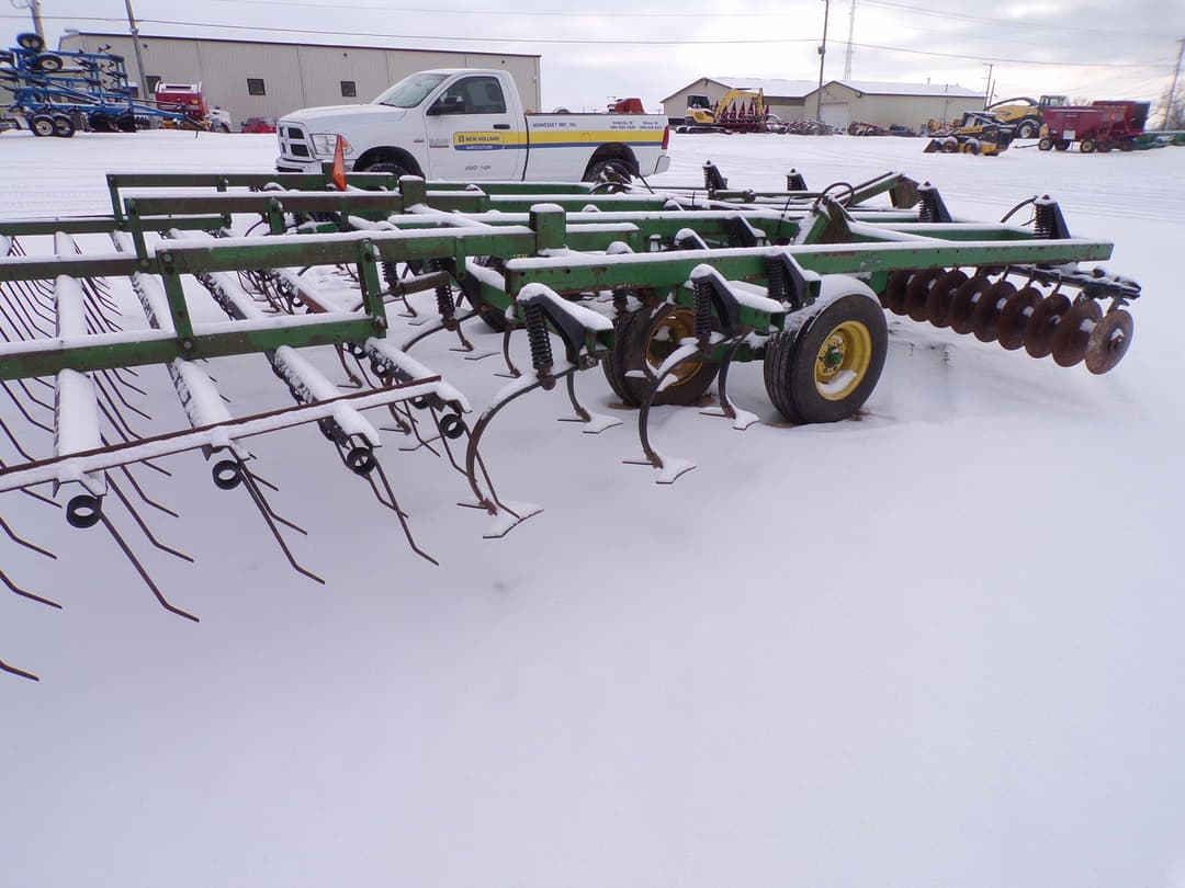 Image of John Deere 724 Primary image