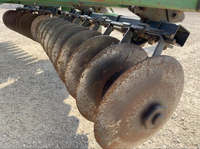 Image of John Deere 724 equipment image 4