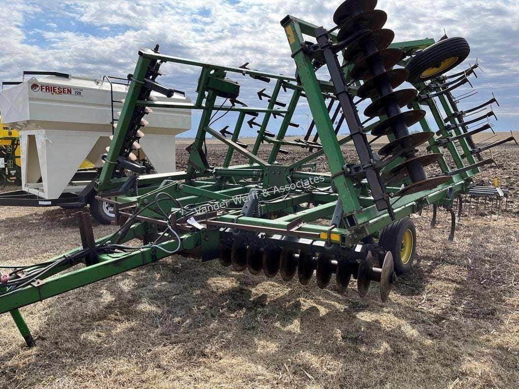 Main image John Deere 724
