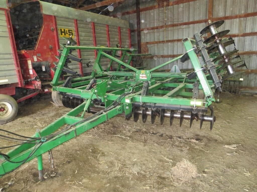 John Deere 724 Equipment Image0