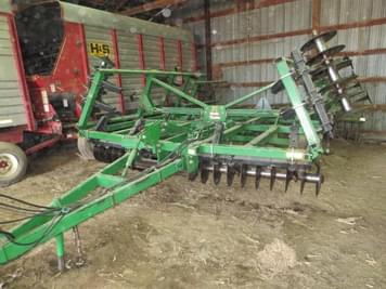 Main image John Deere 724