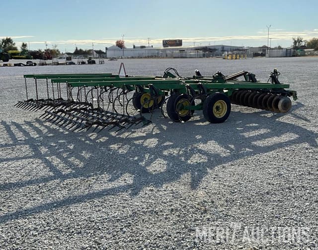 Image of John Deere 724 equipment image 4