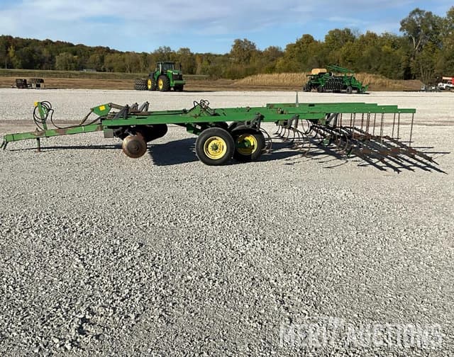 Image of John Deere 724 equipment image 1