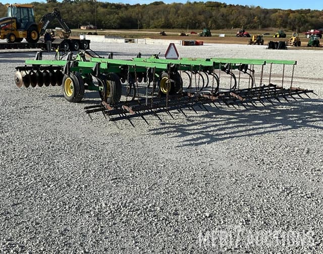 Image of John Deere 724 equipment image 2