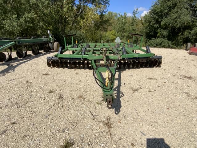Image of John Deere 724 equipment image 1