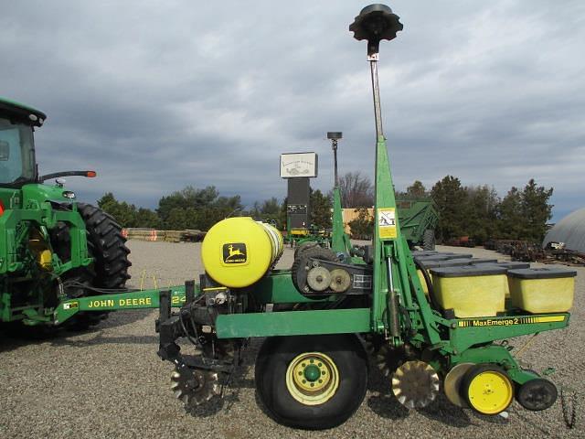 Image of John Deere 7240 equipment image 2