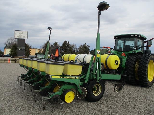 Image of John Deere 7240 equipment image 4