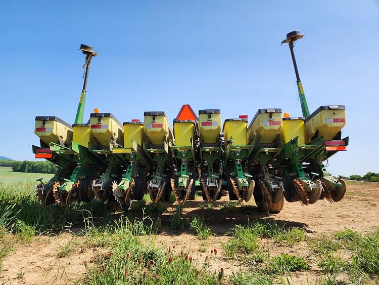 Main image John Deere 7240 1