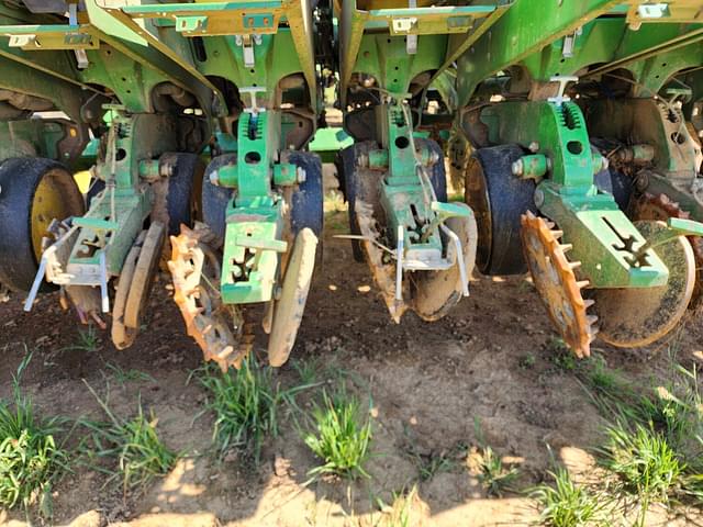 Thumbnail image John Deere 7240 2