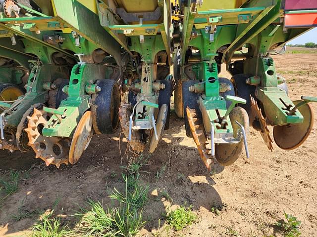 Thumbnail image John Deere 7240 3