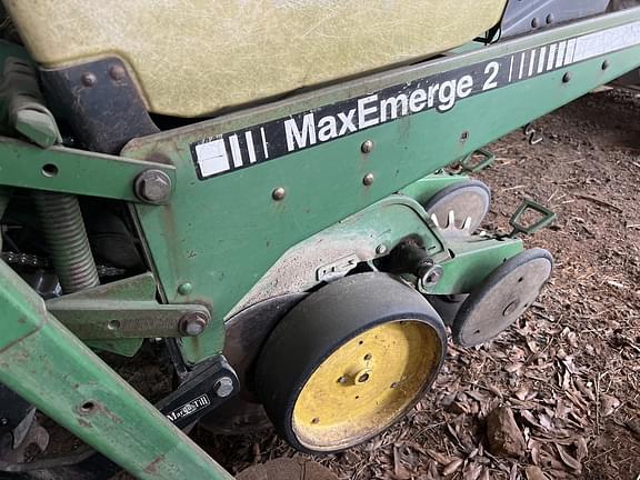 Image of John Deere 7240 equipment image 3