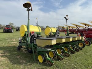 John Deere 7240 Image