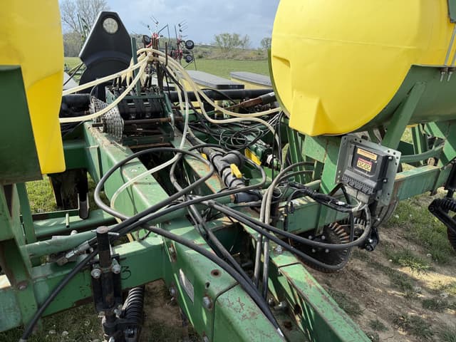 Image of John Deere 7240 equipment image 4