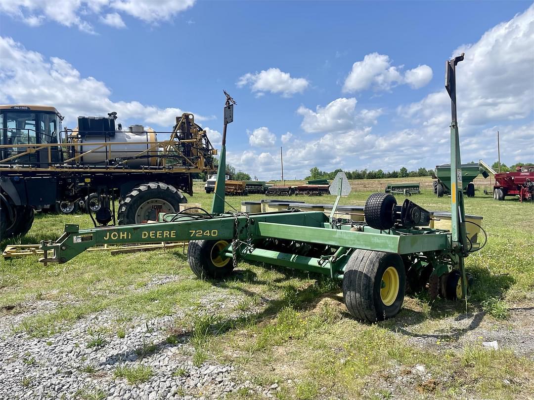 Image of John Deere 7240 Primary image