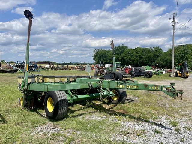 Image of John Deere 7240 equipment image 1