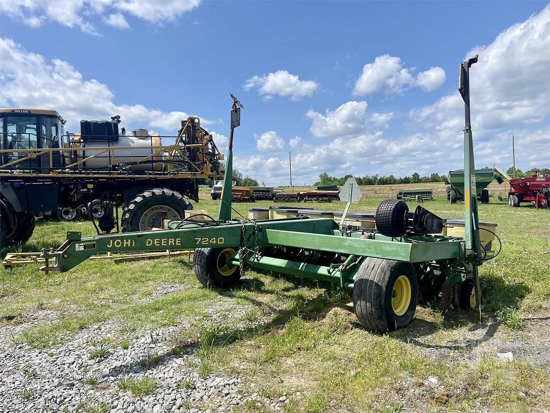 Image of John Deere 7240 Primary image