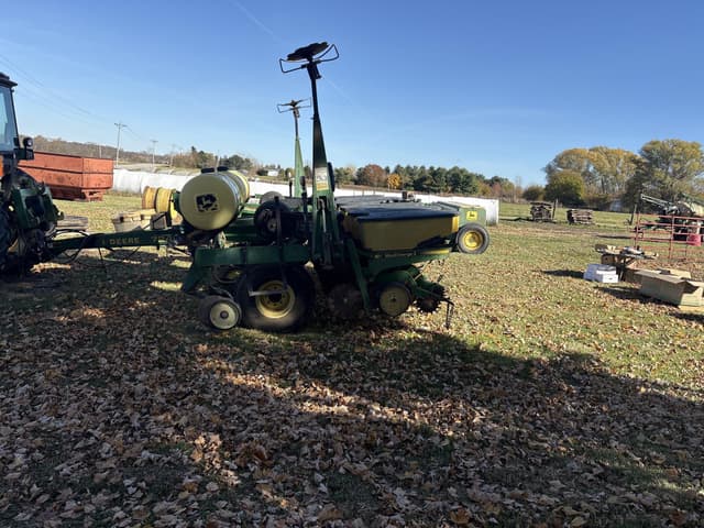 Image of John Deere 7240 equipment image 3