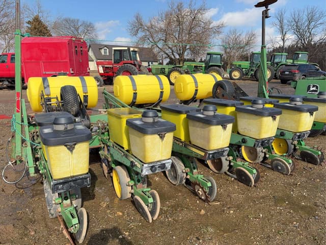 Image of John Deere 7240 equipment image 4