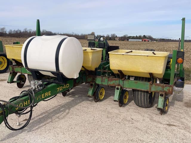 Image of John Deere 7240 equipment image 1