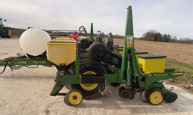 Image of John Deere 7240 equipment image 3