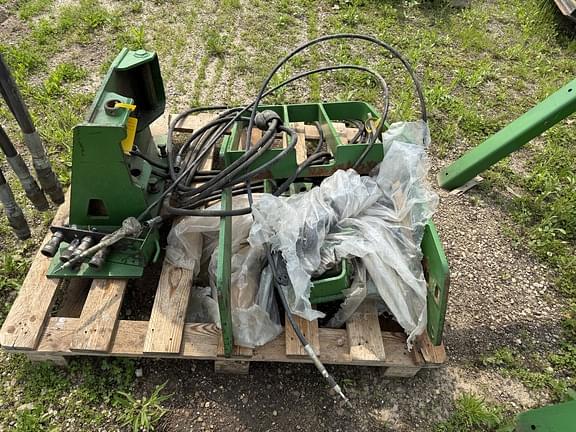 Image of John Deere 725 equipment image 2