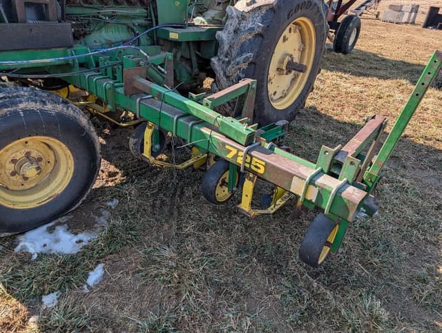 Image of John Deere 725 equipment image 2