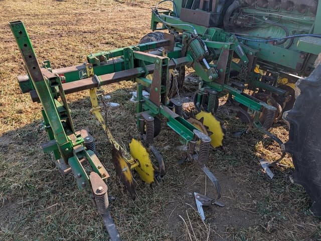 Image of John Deere 725 equipment image 3