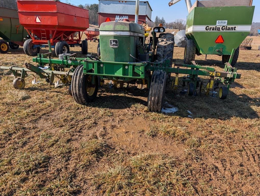 John Deere 725 Equipment Image0